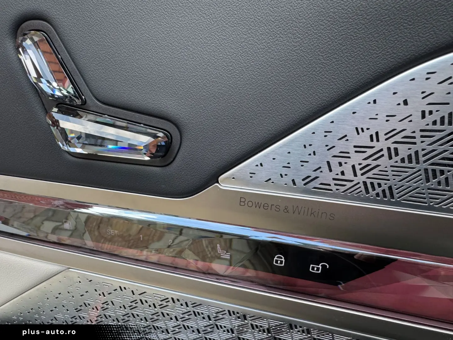 BMW M760 -XD-M-PAK-SKY-B&W