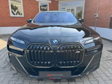 BMW M760 -XD-M-PAK-SKY-B&W