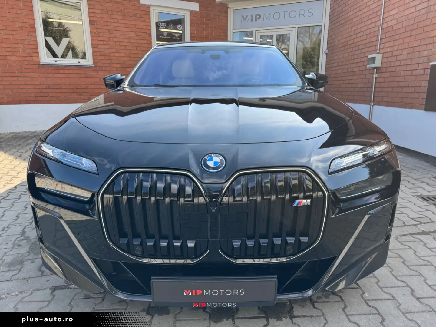 BMW M760 -XD-M-PAK-SKY-B&W