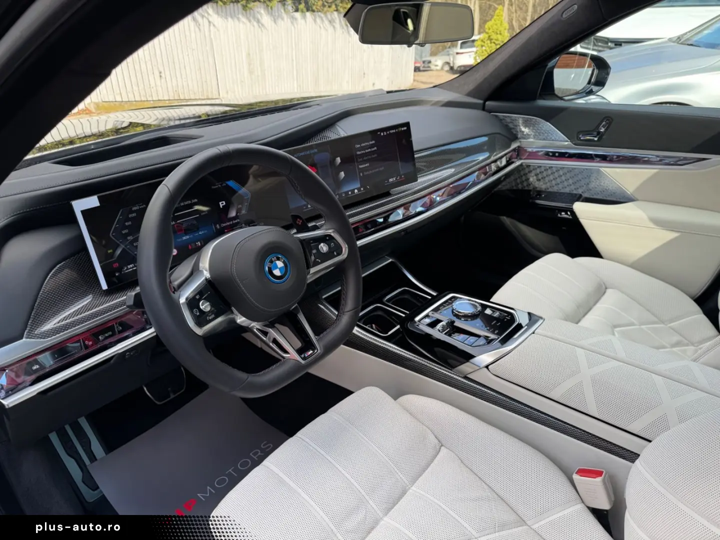 BMW M760 -XD-M-PAK-SKY-B&W