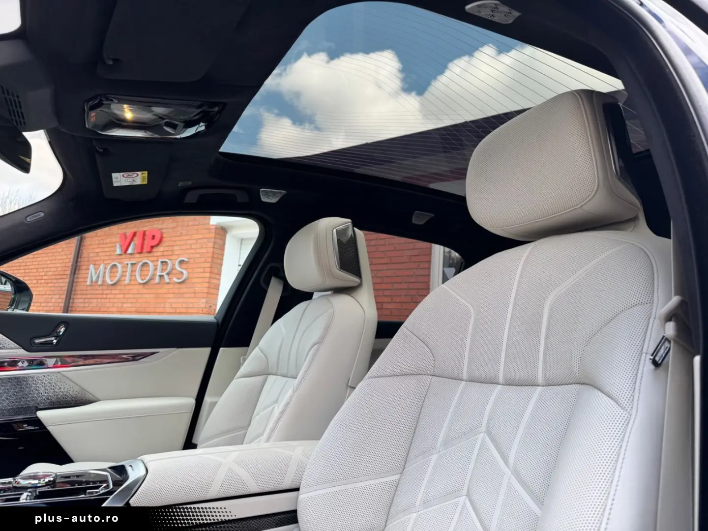 BMW M760 -XD-M-PAK-SKY-B&W