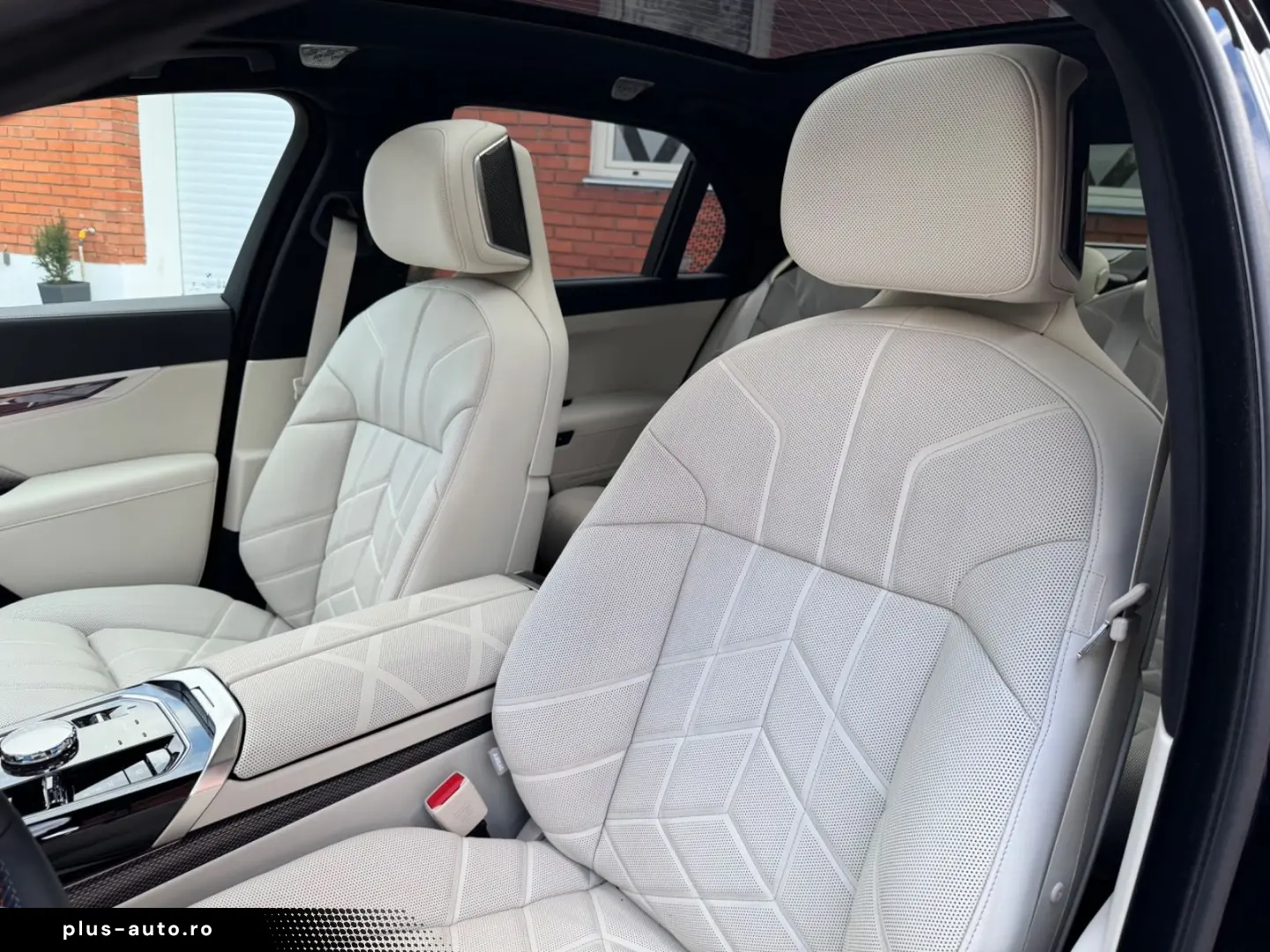 BMW M760 -XD-M-PAK-SKY-B&W