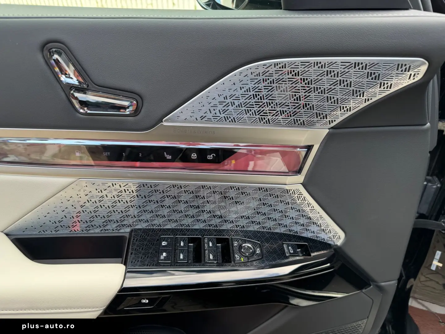 BMW M760 -XD-M-PAK-SKY-B&W