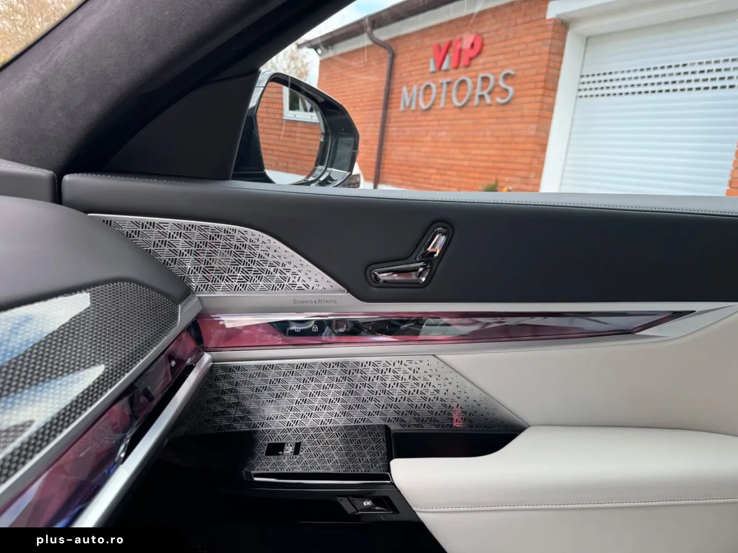 BMW M760 -XD-M-PAK-SKY-B&W