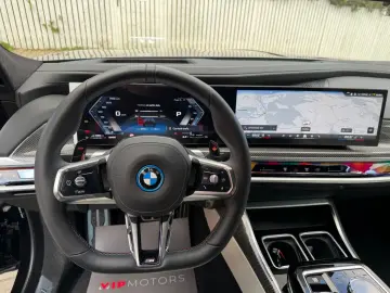 BMW M760 -XD-M-PAK-SKY-B&W