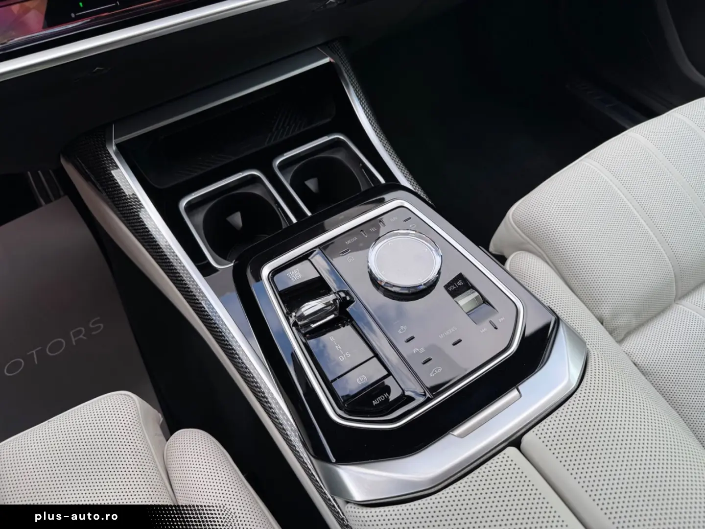 BMW M760 -XD-M-PAK-SKY-B&W