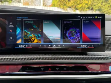 BMW M760 -XD-M-PAK-SKY-B&W