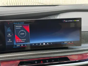 BMW M760 -XD-M-PAK-SKY-B&W