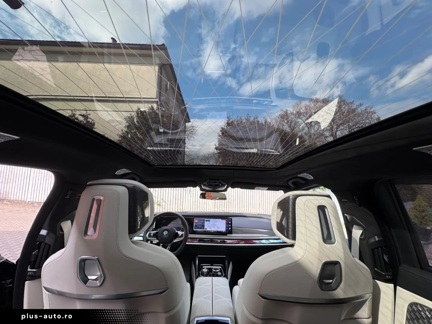 BMW M760 -XD-M-PAK-SKY-B&W