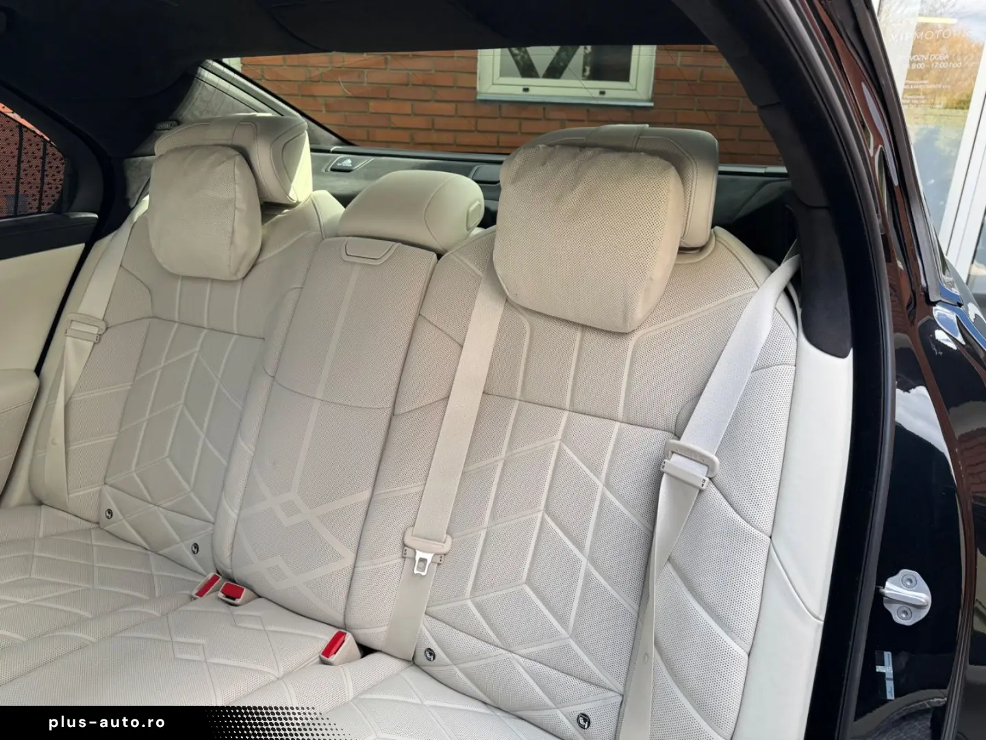 BMW M760 -XD-M-PAK-SKY-B&W