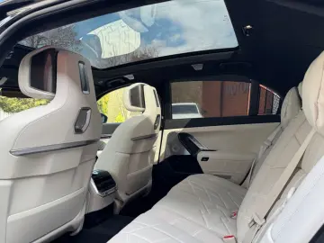 BMW M760 -XD-M-PAK-SKY-B&W