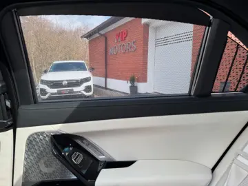 BMW M760 -XD-M-PAK-SKY-B&W