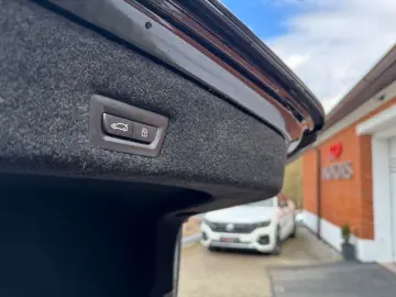 BMW M760 -XD-M-PAK-SKY-B&W