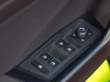 VW T-Roc 1.5 TSI DSG Sport ACC LED NAVI R.KAMERA E.