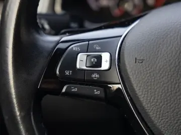 VW T-Roc 1.5 TSI DSG Sport ACC LED NAVI R.KAMERA E.