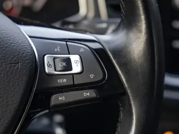 VW T-Roc 1.5 TSI DSG Sport ACC LED NAVI R.KAMERA E.