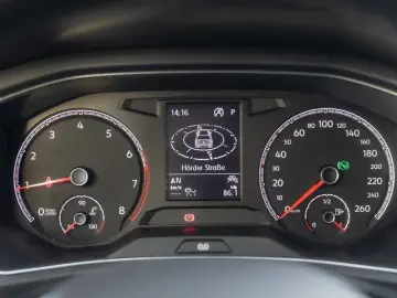 VW T-Roc 1.5 TSI DSG Sport ACC LED NAVI R.KAMERA E.