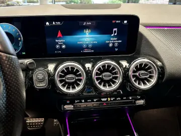 MERCEDES-BENZ GLA 250 e AMGLi HALOGEN NAVI MBUX CHARGING