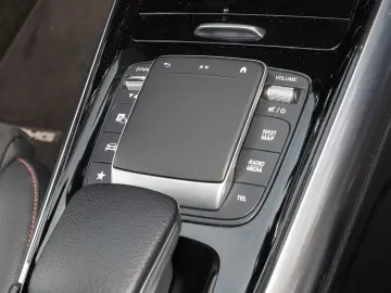 MERCEDES-BENZ GLA 250 e AUT LM SportS. SpurH Teilled.