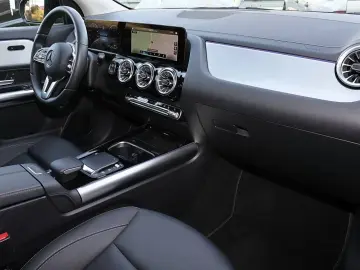 MERCEDES-BENZ GLA 250 e