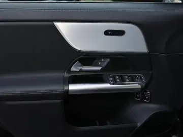 MERCEDES-BENZ GLA 250 e