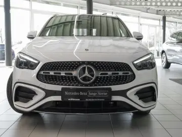 MERCEDES-BENZ GLA 250 4M AMG Standheizung Panorama Kamera