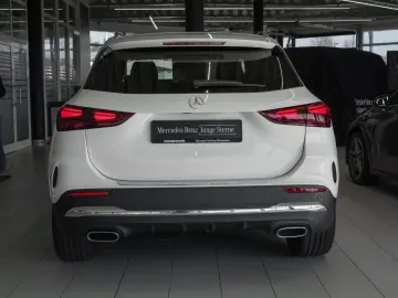 MERCEDES-BENZ GLA 250 4M AMG Standheizung Panorama Kamera
