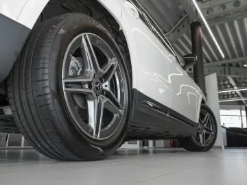 MERCEDES-BENZ GLA 250 4M AMG Standheizung Panorama Kamera