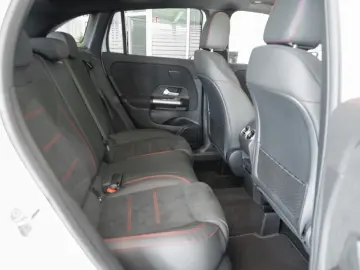 MERCEDES-BENZ GLA 250 4M AMG Standheizung Panorama Kamera