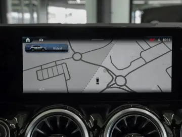 MERCEDES-BENZ GLA 250 4M AMG Standheizung Panorama Kamera