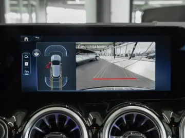 MERCEDES-BENZ GLA 250 4M AMG Standheizung Panorama Kamera