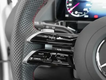 MERCEDES-BENZ GLA 250 4M AMG Standheizung Panorama Kamera