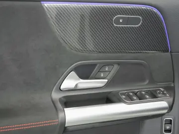 MERCEDES-BENZ GLA 250 4M AMG Standheizung Panorama Kamera