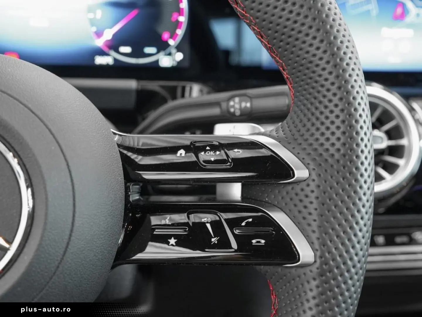 MERCEDES-BENZ GLA 250 4M AMG Standheizung Panorama Kamera