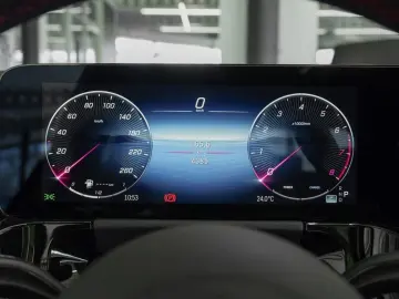 MERCEDES-BENZ GLA 250 4M AMG Standheizung Panorama Kamera