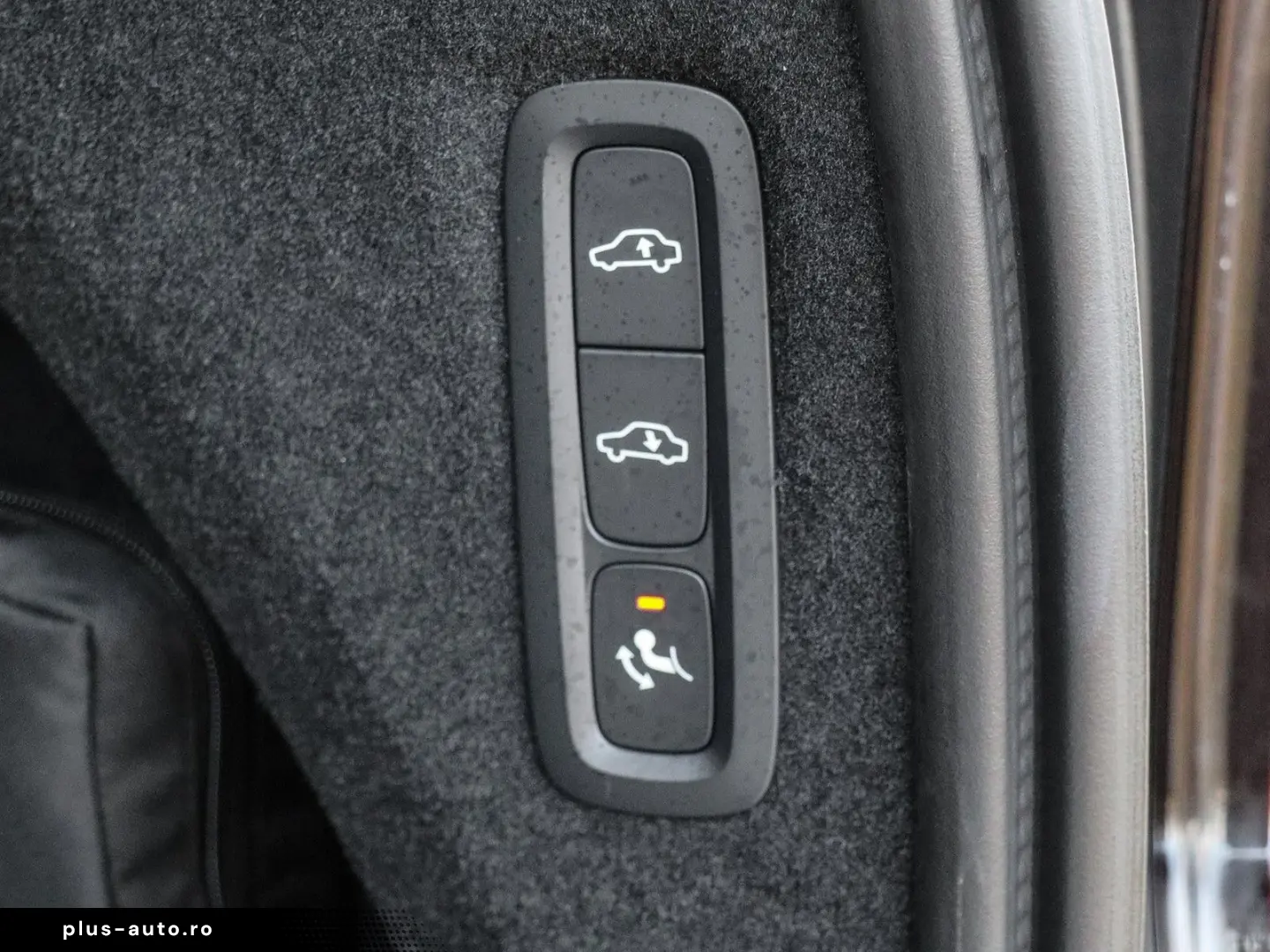 VOLVO XC90 T8 Recharge AWD Plus Bright Reskin NP 97.32