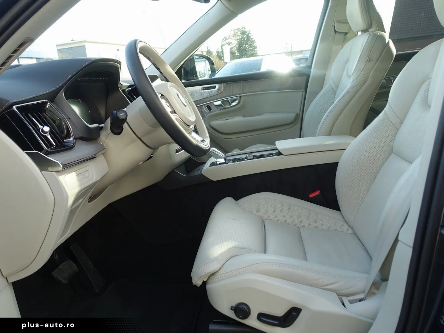 VOLVO XC90 Plus Dark T8 AWD Plug-in hybrid B&W HUD AHK