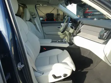 VOLVO XC90 Plus Dark T8 AWD Plug-in hybrid B&W HUD AHK