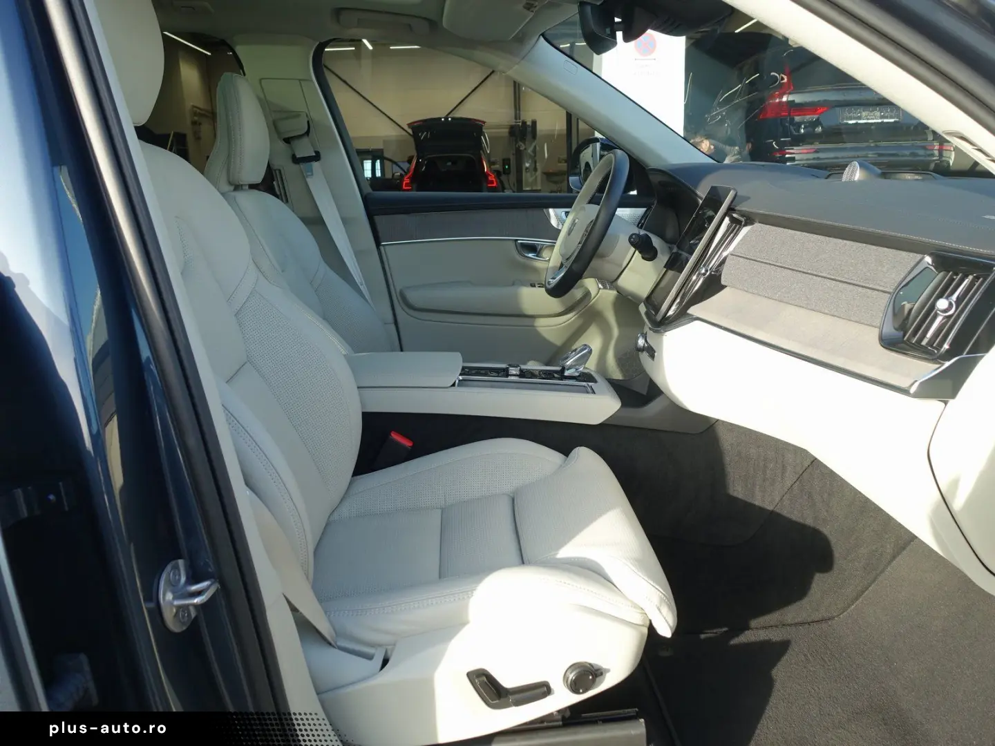 VOLVO XC90 Plus Dark T8 AWD Plug-in hybrid B&W HUD AHK