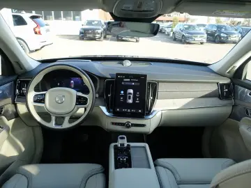 VOLVO XC90 Plus Dark T8 AWD Plug-in hybrid B&W HUD AHK