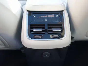 VOLVO XC90 Plus Dark T8 AWD Plug-in hybrid B&W HUD AHK