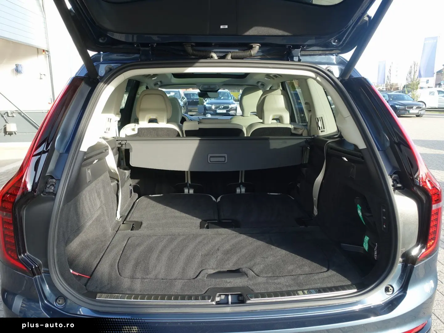 VOLVO XC90 Plus Dark T8 AWD Plug-in hybrid B&W HUD AHK