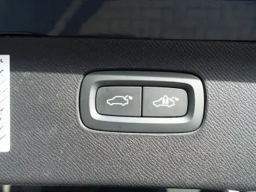 VOLVO XC90 Plus Dark T8 AWD Plug-in hybrid B&W HUD AHK