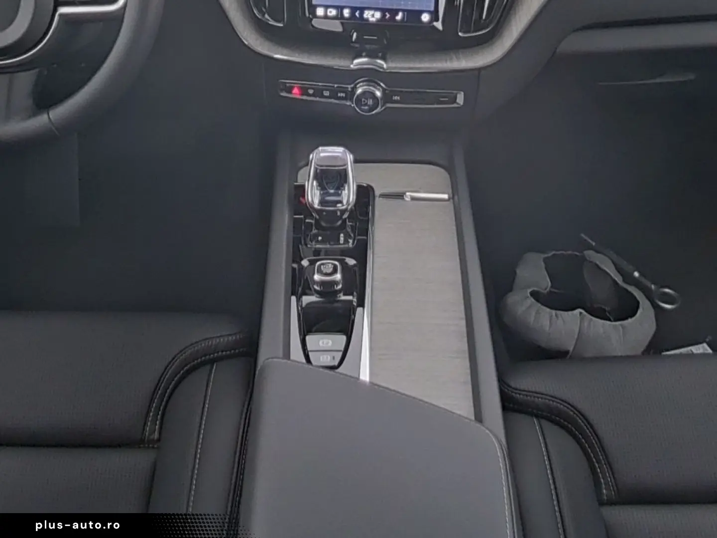 VOLVO XC60 T8 AWD Ultra Dark AHK B&W HUD PGS 360  Luft