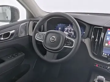 VOLVO XC60 T8 AWD Ultra Dark AHK B&W HUD PGS 360  Luft