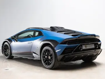 LAMBORGHINI Huracán Sterrato