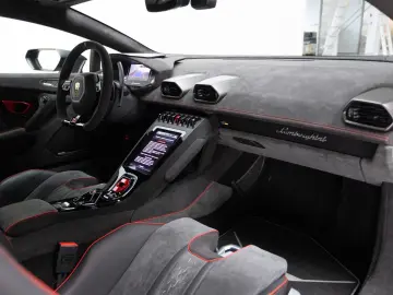 LAMBORGHINI Huracán Sterrato