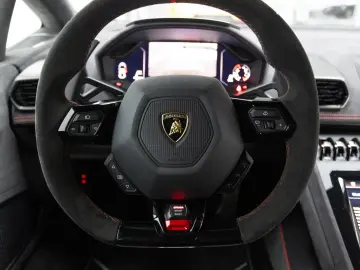LAMBORGHINI Huracán Sterrato