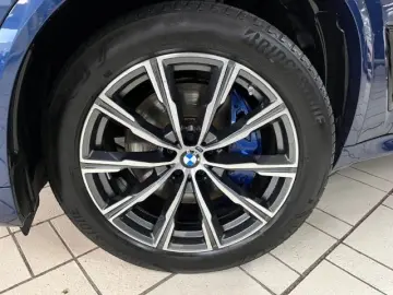 BMW X5 xDrive 30d A M-Sport AHK Pano Alarm HUD H K