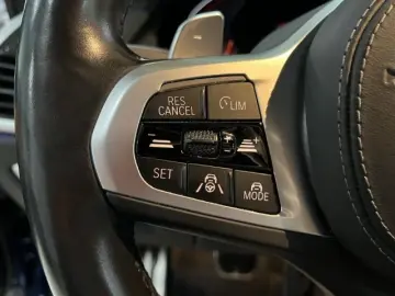 BMW X5 xDrive 30d A M-Sport AHK Pano Alarm HUD H K